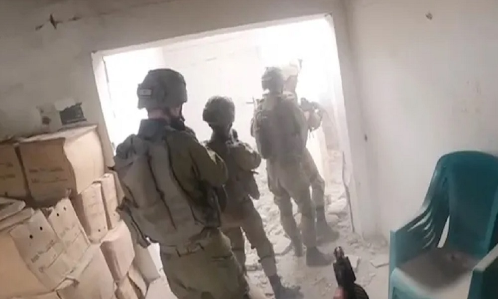 الجيش الإسرائيلي يداهم مكتب يحيى السنوار
