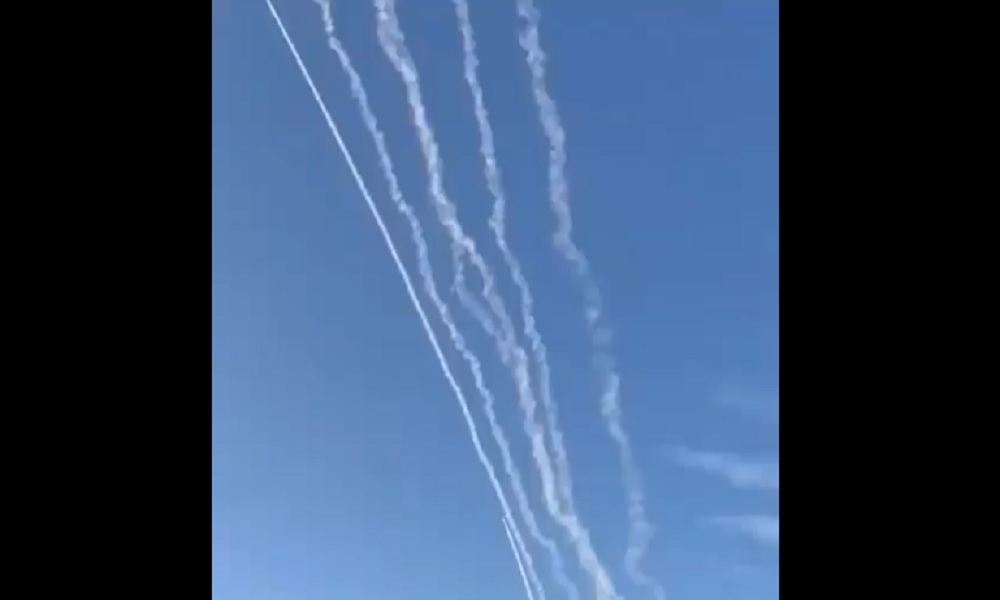الطيران الحربي الاسرائيلي يشن 5 غارات على جبل الريحان