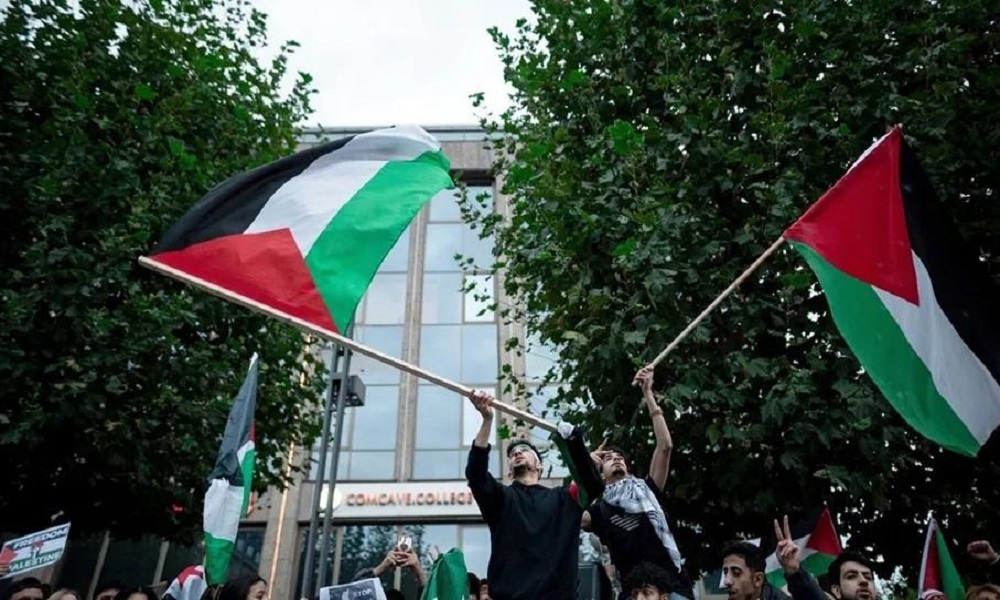 محتجون مؤيدون لفلسطين يغلقون طرقا في بريطانيا