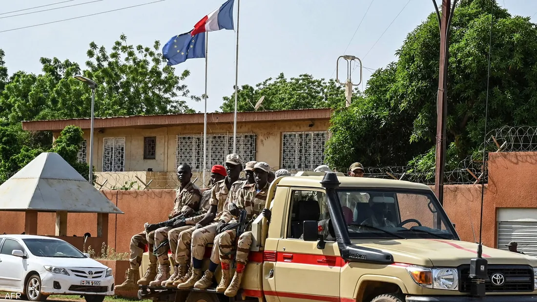 فرنسا تقرر إغلاق سفارتها في النيجر لفترة محددة
