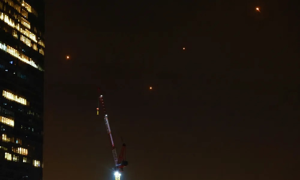 بالفيديو: صواريخ حماس تضيء سماء تل أبيب