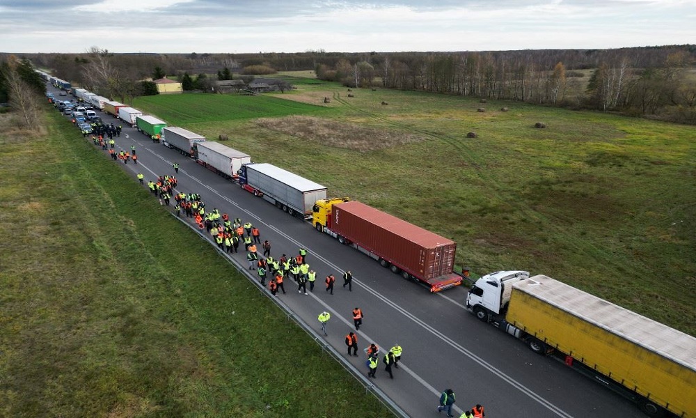 أوكرانيا: احتجاج سائقي الشاحنات البولنديّين “كارثي”