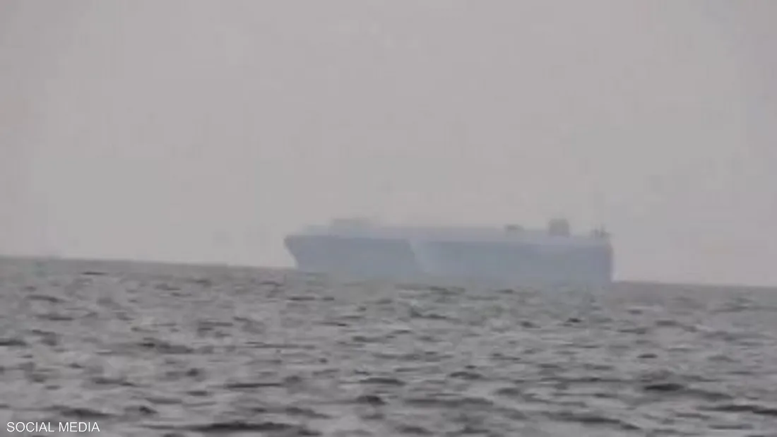 أمبري: “الحوثي” يستهدف ناقلة بالصواريخ في البحر الأحمر