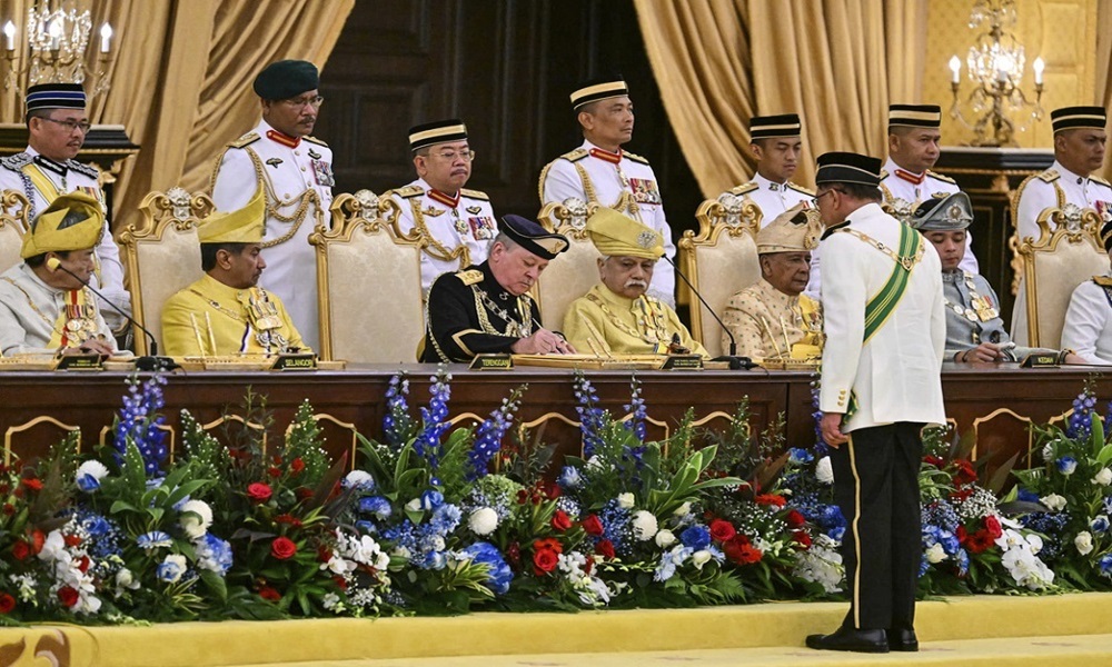 ملياردير يصبح سلطانًا في ماليزيا