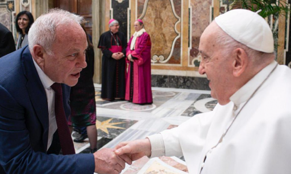 لقاء بين عويدات والبابا في الفاتيكان