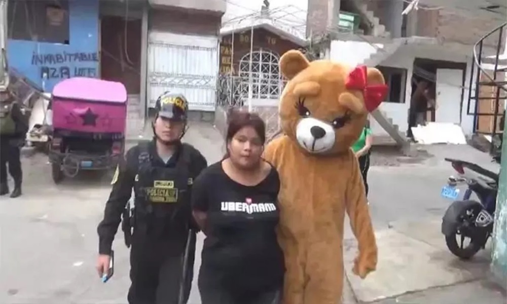 بالفيديو: “دبّ” يقبض على تاجرة مخدرات في البيرو!