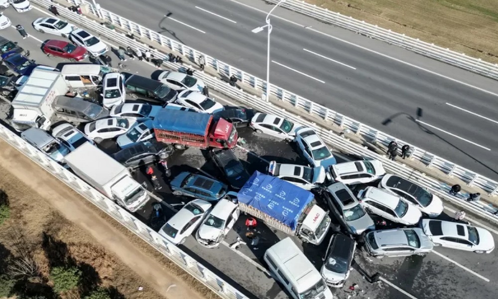 بالفيديو: تصادم أكثر من 100 سيارة في الصين