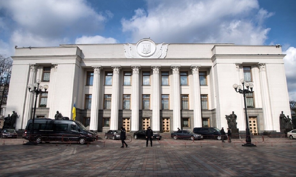 مكتب رئيس أوكرانيا يمنع سفر برلمانيين إلى الولايات المتحدة