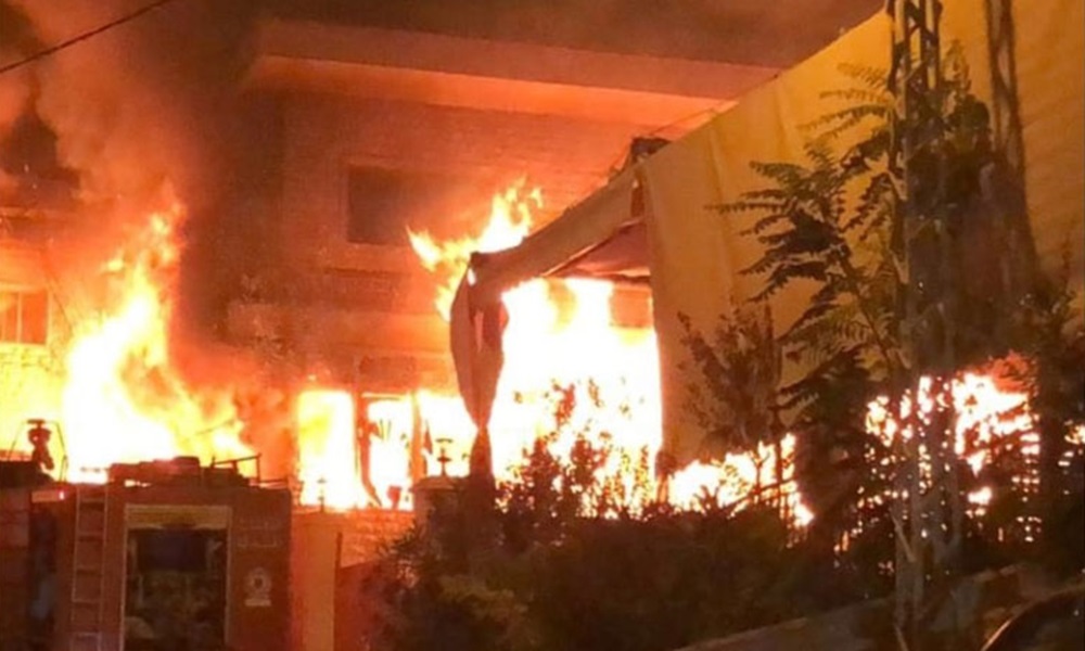 إخماد حريق داخل منزل في بنت جبيل