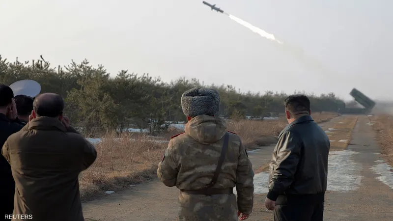 زعيم كوريا الشمالية يشرف على اختبار صاروخ جديد