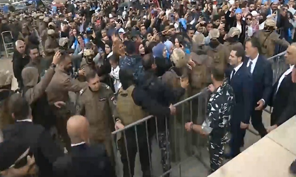 الحريري بين مئات من مناصريه في وسط بيروت (فيديو)