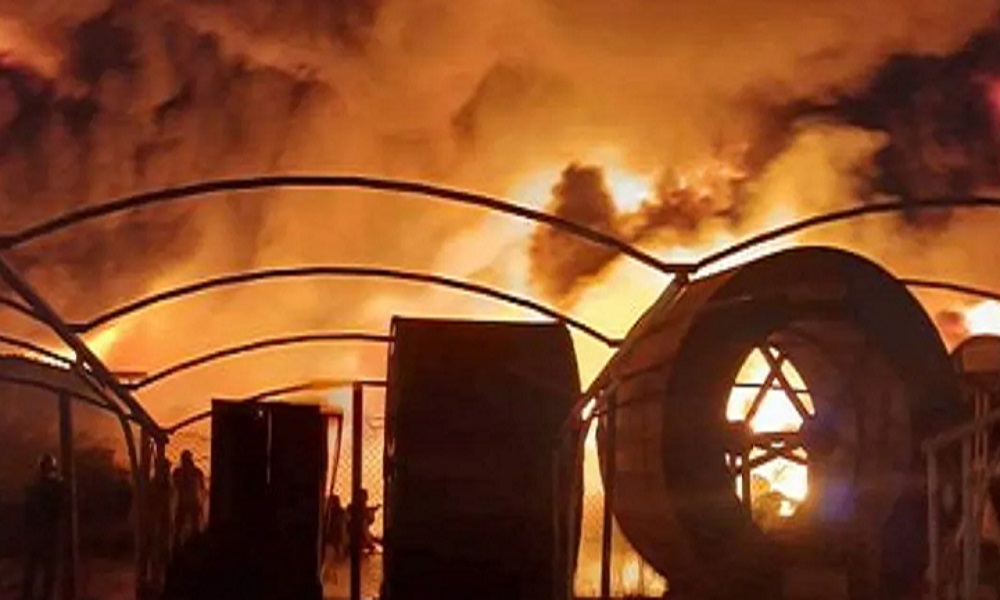 بالفيديو: حريق بمخازن للشركة العامة للكهرباء بمحيط طرابلس