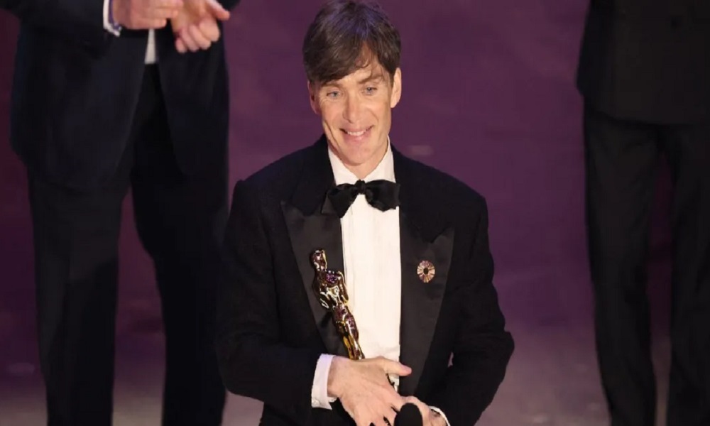 قنبلة “أوبنهايمر” تمنح كيليان مورفي جائزة أوسكار أفضل ممثل