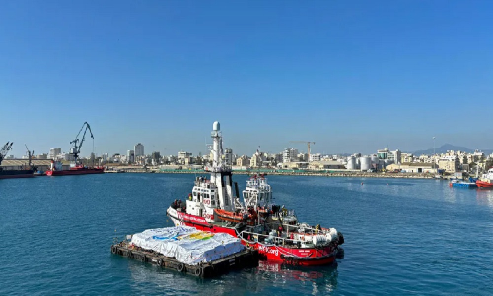 سفينة مساعدات إسبانية تصل شواطئ غزة