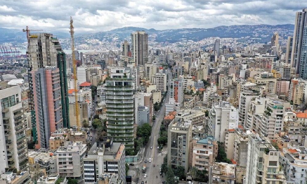 بالصور: طبقة من الغبار تغطي سماء بيروت