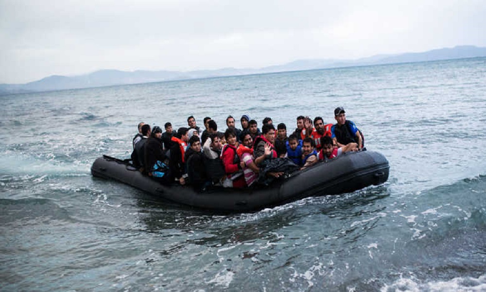 300 مهاجر سوري غير شرعي عالقون وسط البحر