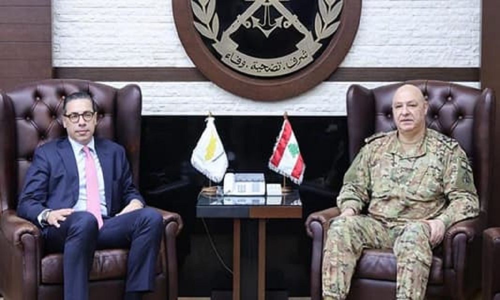 الأوضاع العامة بين قائد الجيش ووزير خارجية قبرص