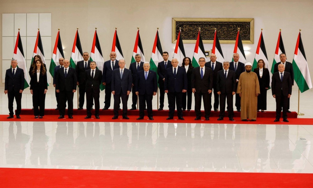 الحكومة الفلسطينية الجديدة تؤدي اليمين الدستورية أمام عباس