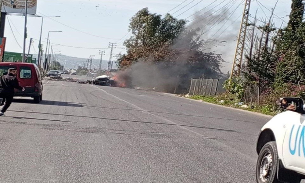 بالفيديو: قتيلان جراء غارة استهدفت سيارة جنوب صور