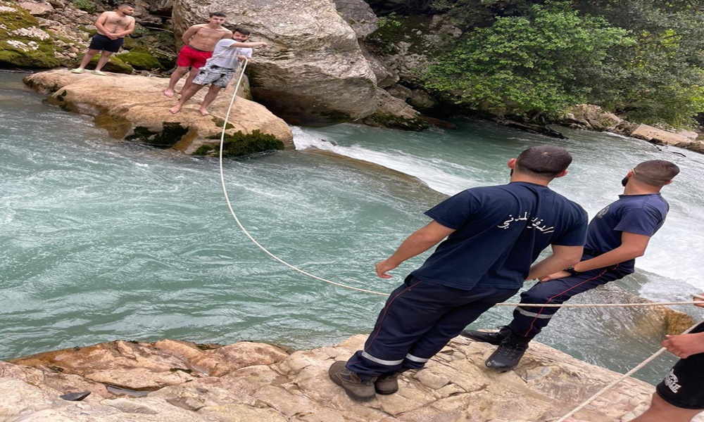 إنقاذ 3 مواطنين من نهر يحشوش