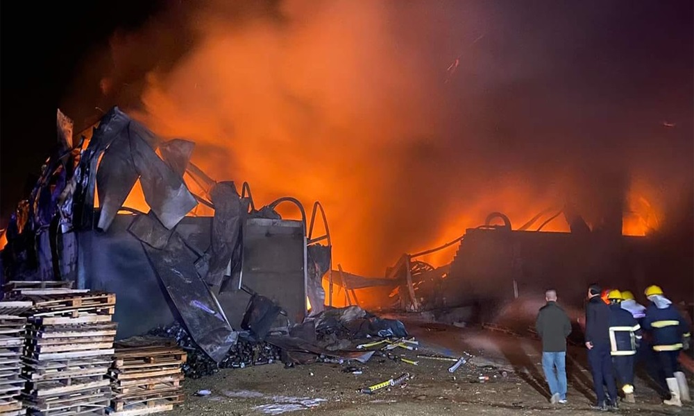 بالفيديو: حريق هائل يلتهم أحد أسواق العراق!