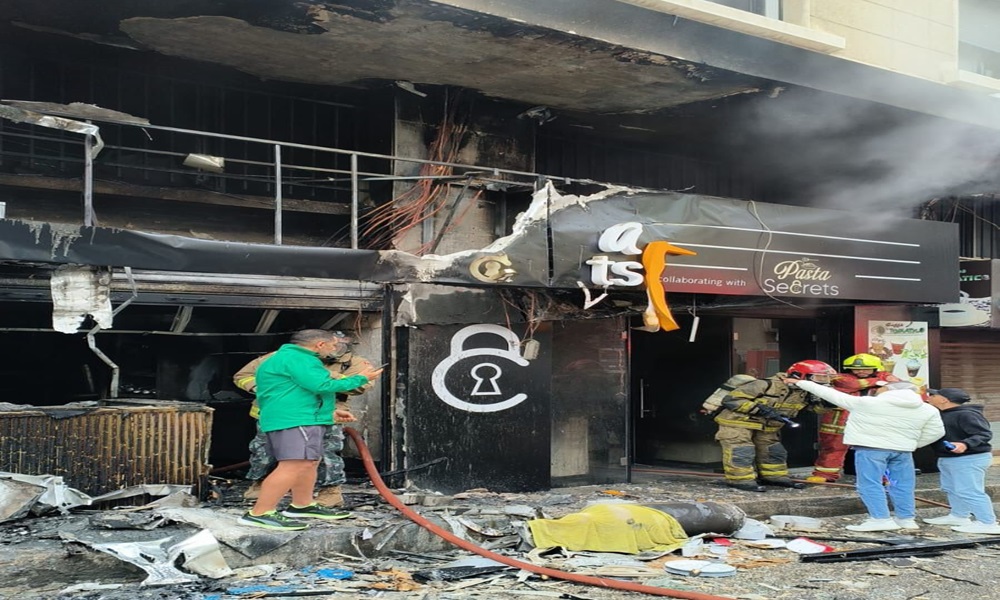 ضحايا جراء حريق كبير داخل مطعم في بيروت (فيديو)