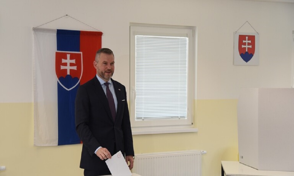 بيليغريني يفوز بالانتخابات الرئاسية في سلوفاكيا