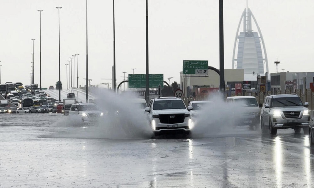 مجددًا… الأمطار تعرقل الحركة في الإمارات