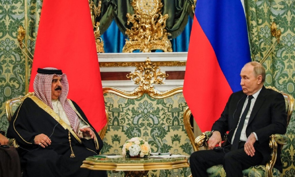 بوتين يقدم هدية فاخرة لملك البحرين