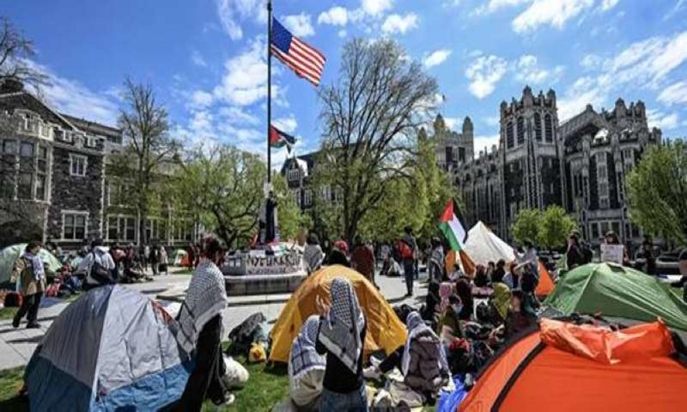إخلاء مخيم اعتصام لطلبة متضامنين مع غزة في جامعة أميركية
