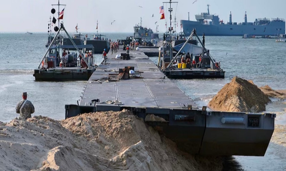 دخول أولى المساعدات إلى غزة عبر الميناء العائم