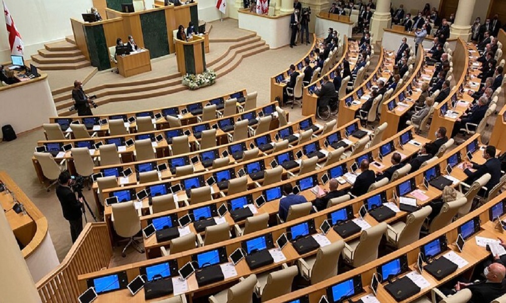 برلمان جورجيا يعتمد قانون “العملاء الأجانب”
