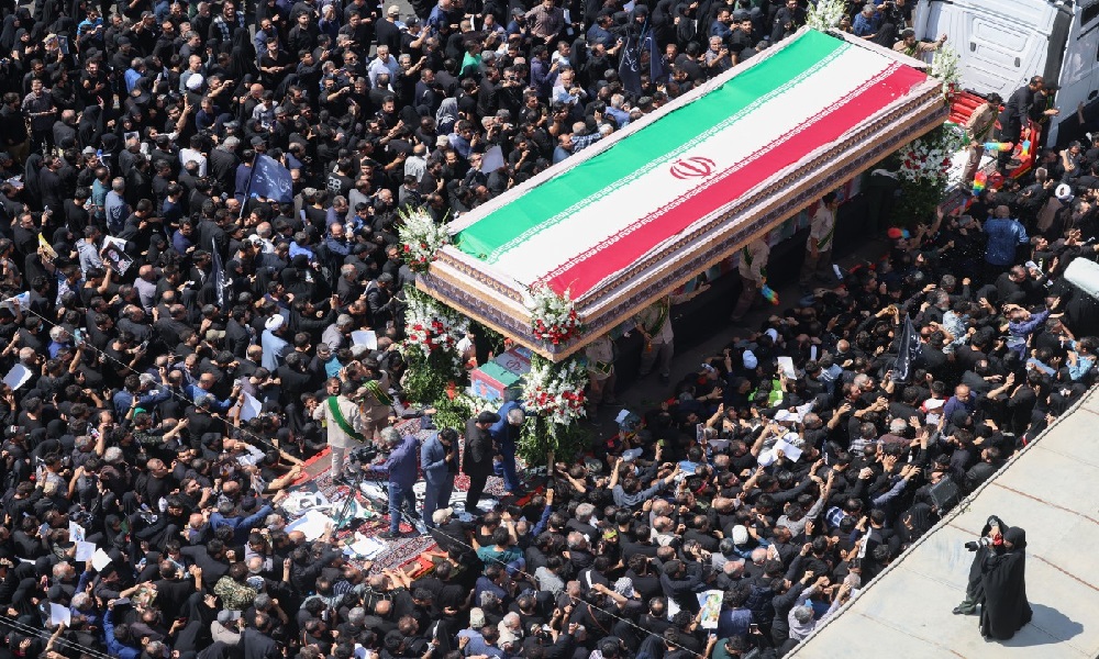 طهران تودّع الرئيس الإيراني ومرافقيه