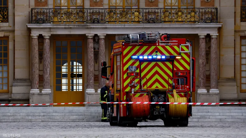 فرنسا.. اندلاع حريق في قصر فرساي!