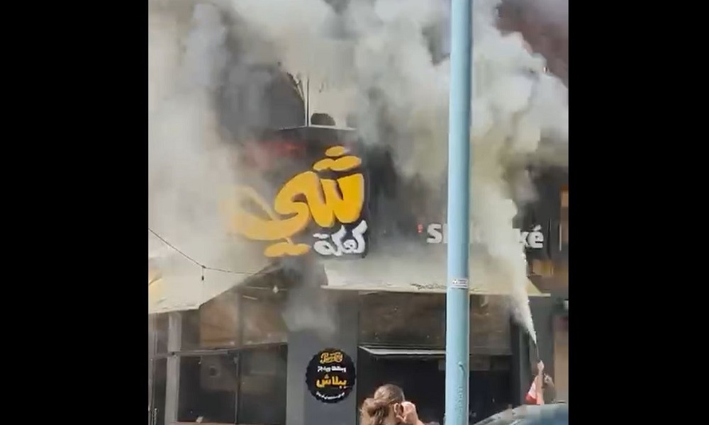 حريق داخل محل لبيع المعجنات في طرابلس (فيديو)