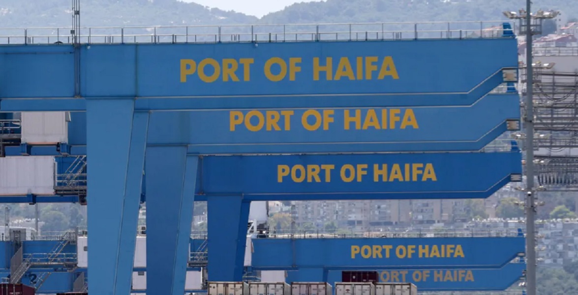 الحوثي يعلن استهدافه 4 سفن في ميناء حيفا الإسرائيلي