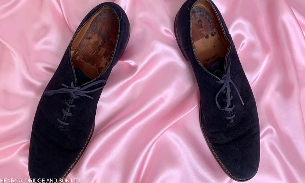 بيع حذاء أسطورة الروك إلفيس بريسلي بمبلغ “لا يصدق”