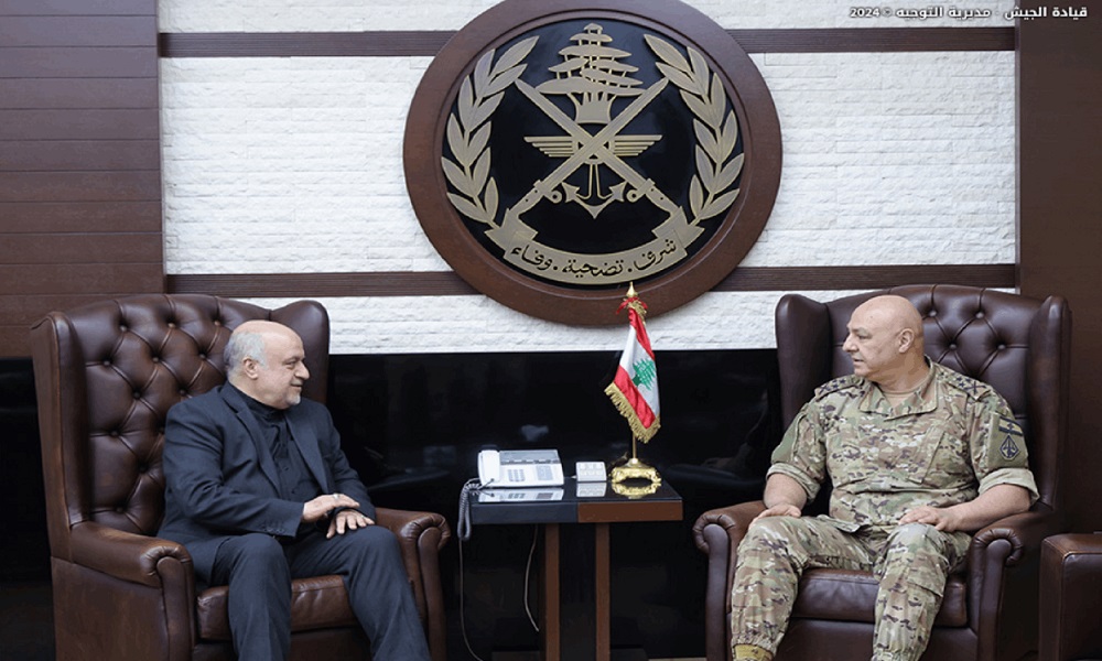 الأوضاع العامة بين قائد الجيش والسفير الإيراني