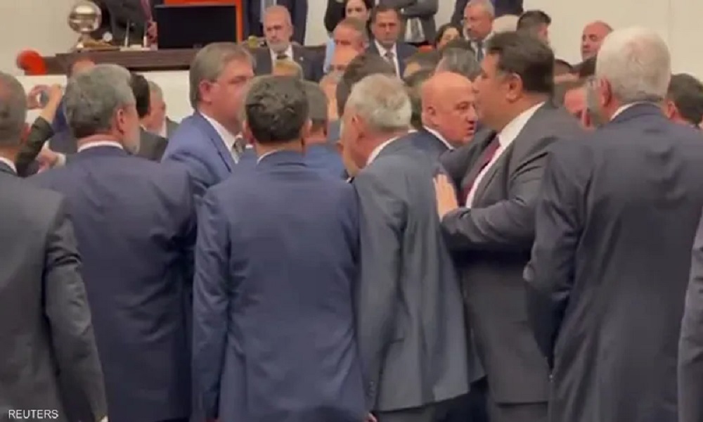 بالفيديو- عراك في البرلمان التركي!