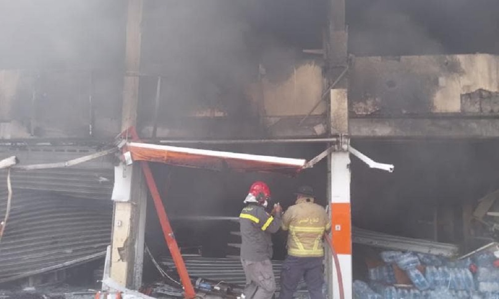 حريق داخل تعاونية جراء غارة إسرائيلية