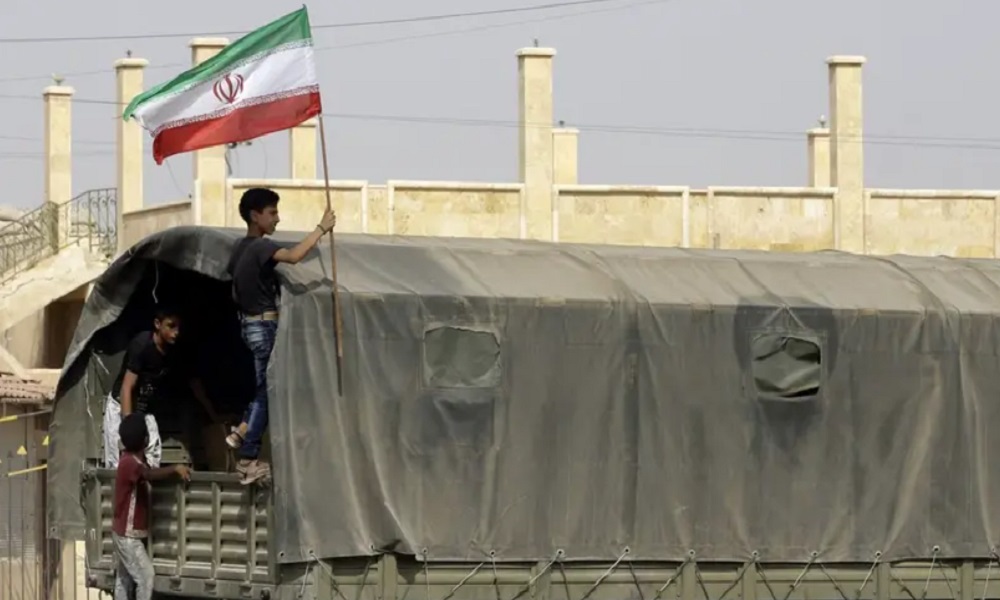 مقتل عنصرين مواليين لإيران بانفجار سيارة في دير الزور