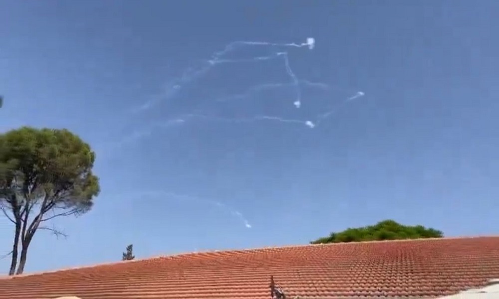 بالفيديو: إطلاق أكثر من 30 صاروخاً من لبنان باتجاه الجليل 