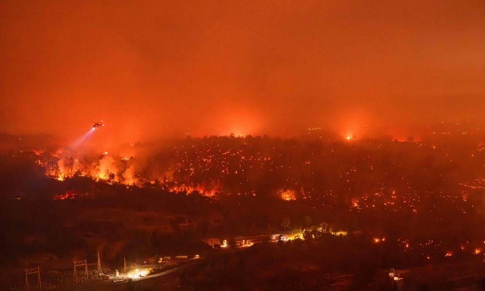 بالصور: إجلاء الآلاف شمال كاليفورنيا بسبب حرائق الغابات