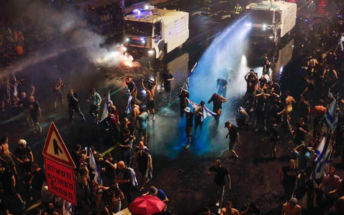 الشرطة الإسرائيلية تفرق المتظاهرين بالقوة