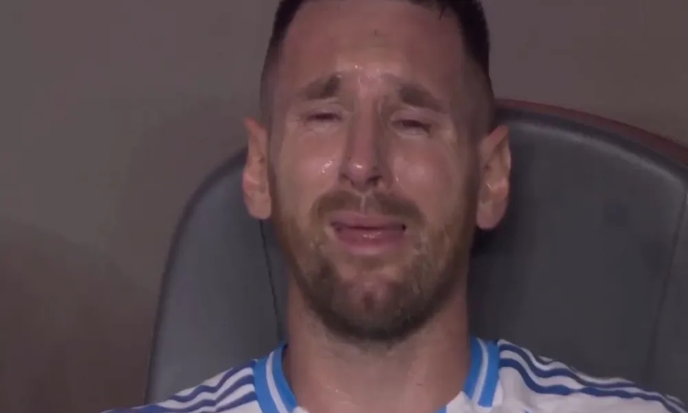 ميسي ينهار بالبكاء بعد مغادرته نهائي كوبا أميركا (فيديو)