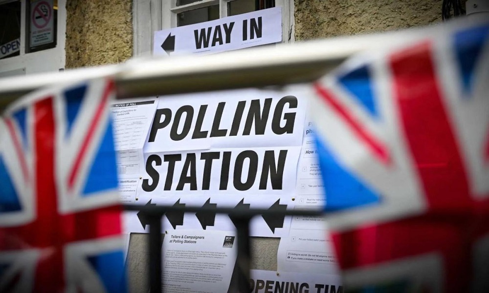 انطلاق الانتخابات البريطانية وسط توقعات بفوز “العمال”