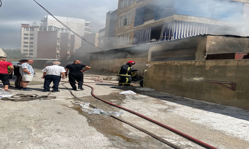 بالفيديو: ماس كهربائي يتسبب بحريق كبير في عين الرمانة