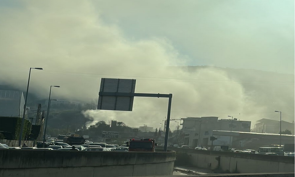 بالفيديو والصور: اندلاع حريق بمصنع في نهر الموت