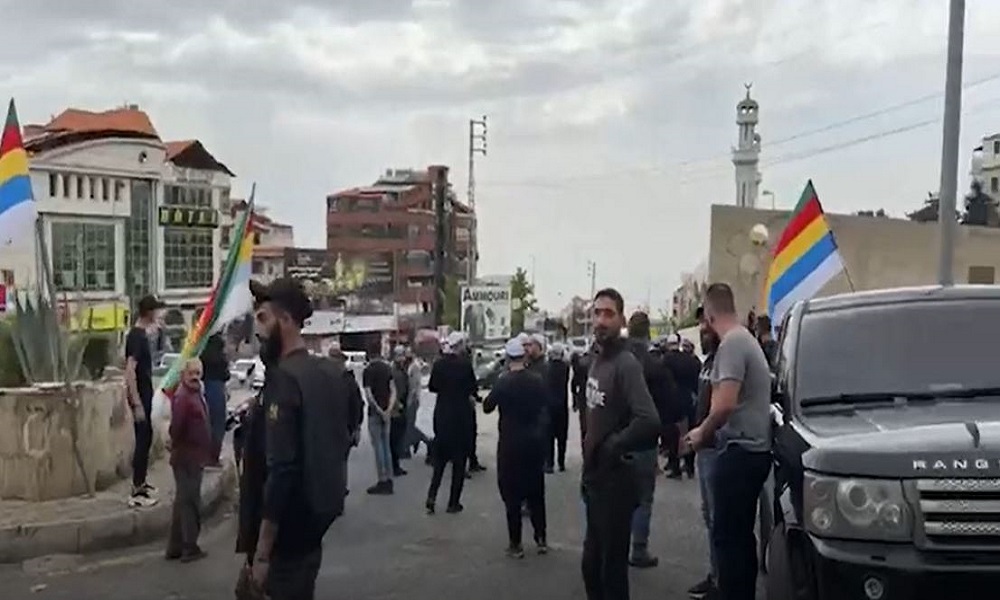 قطع طريق عاليه احتجاجًا على أحداث جرمانا السورية