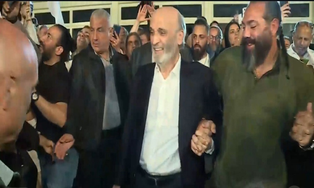 بالفيديو: جعجع يرقص الدبكة في بشري